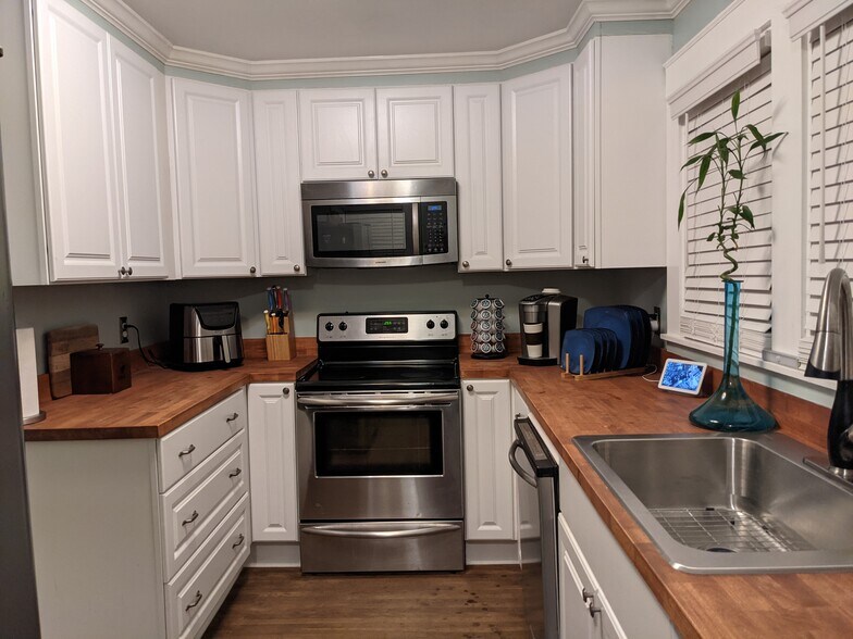 More Photos Of 4033 W Tyvola Rd, Charlotte Specialty For Sale