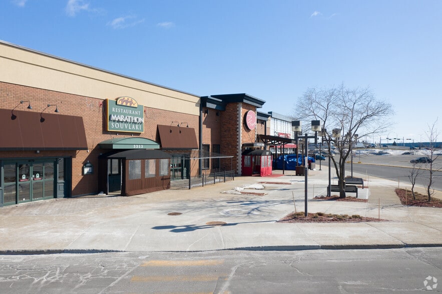 More Photos Of 3237 Boul des Sources, Dollard-des-Ormeaux General Retail For Lease
