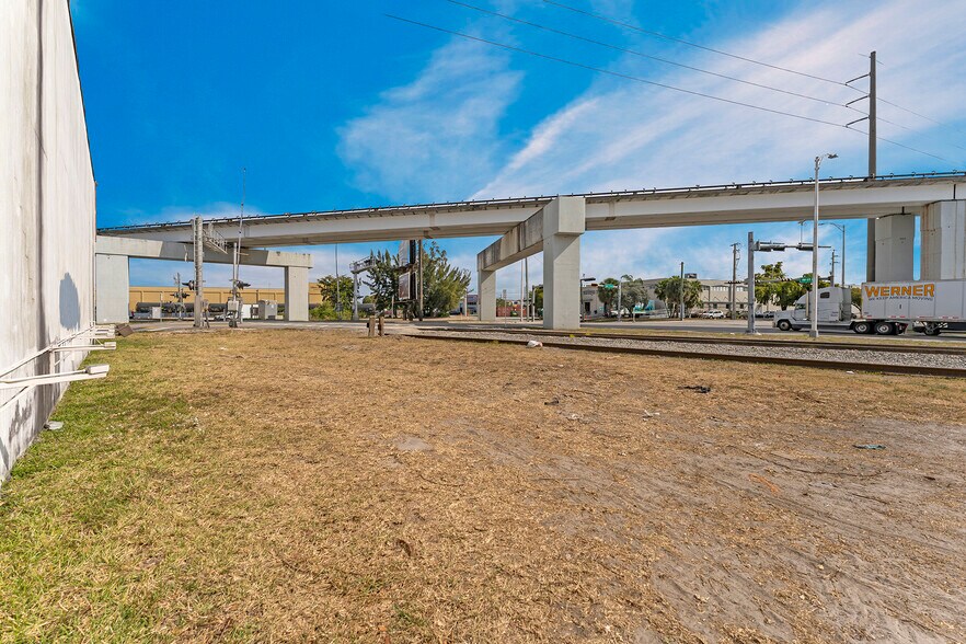 More Photos Of 6850 NW 74th St, Medley Warehouse For Sale