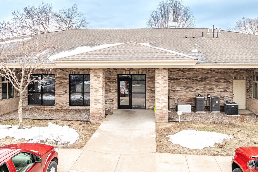 More Photos Of 31146 Forest Blvd, Stacy Freestanding For Lease