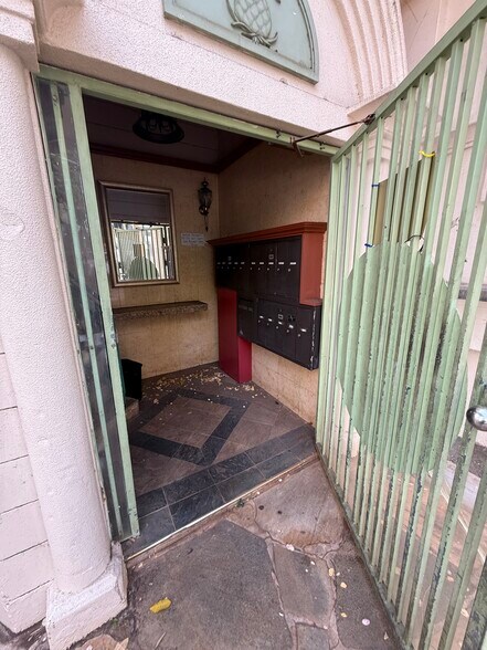 More Photos Of 2406 Kuhio Ave, Honolulu Apartments For Sale