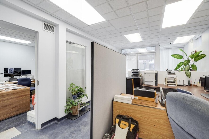 More Photos Of 5101-5111 Rue De Salaberry, Montréal Storefront Retail Office For Sale