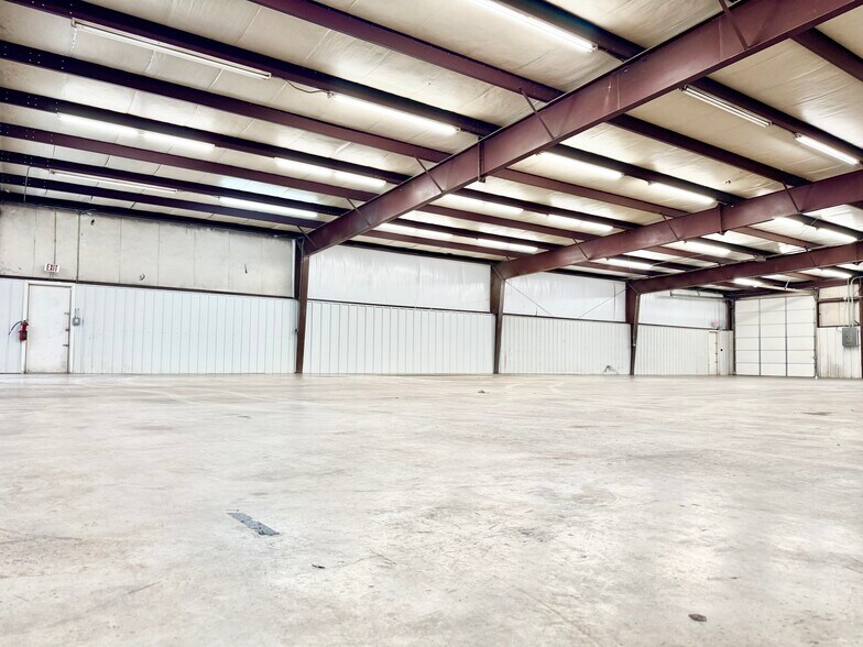 More Photos Of 11601 N Santa Fe Ave, Oklahoma City Service For Lease