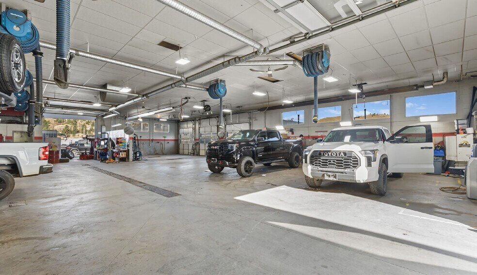 More Photos Of 1200 Leathead Rd, Kelowna Auto Dealership For Sale