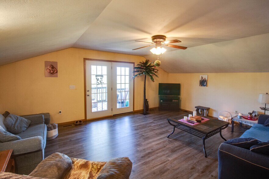 More Photos Of 15281 IL-109, Dow Specialty For Sale