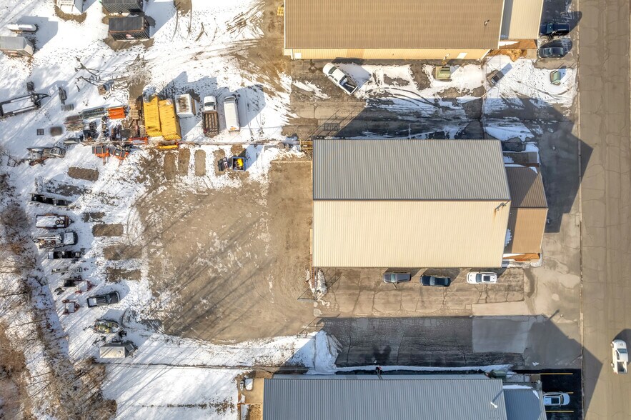 More Photos Of 403 Industrial Dr, Griffith Service For Sale