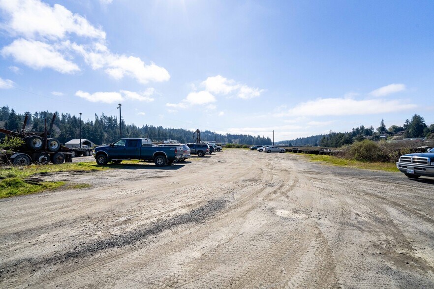 More Photos Of 93761 Hackett Ln, Coos Bay Distribution For Sale