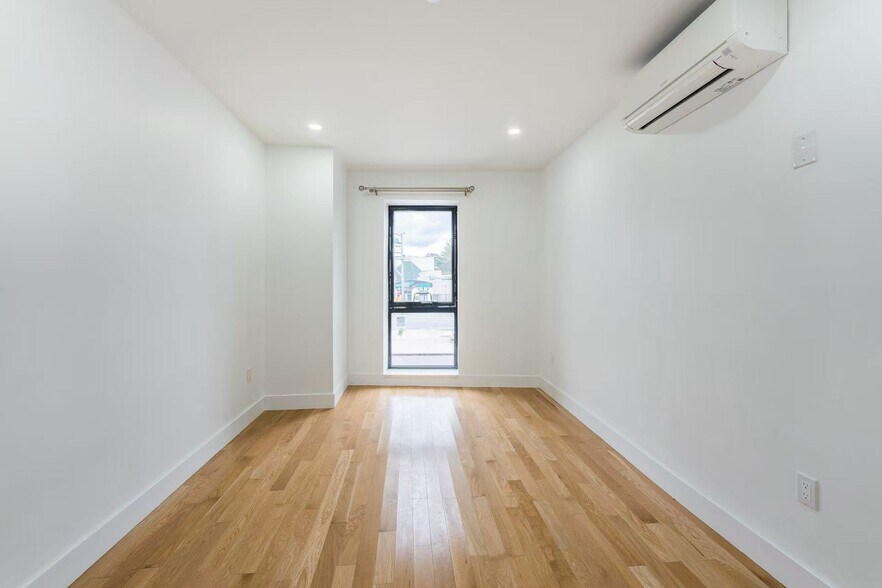 More Photos Of 16502 Sanford Ave, Flushing Apartments For Sale