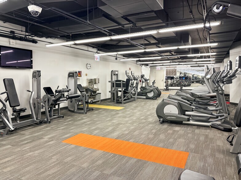 More Photos Of 200 S Wacker Dr, Chicago Coworking Space
