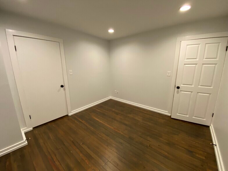 More Photos Of 2605 Westwood Dr, Nashville Showroom For Lease