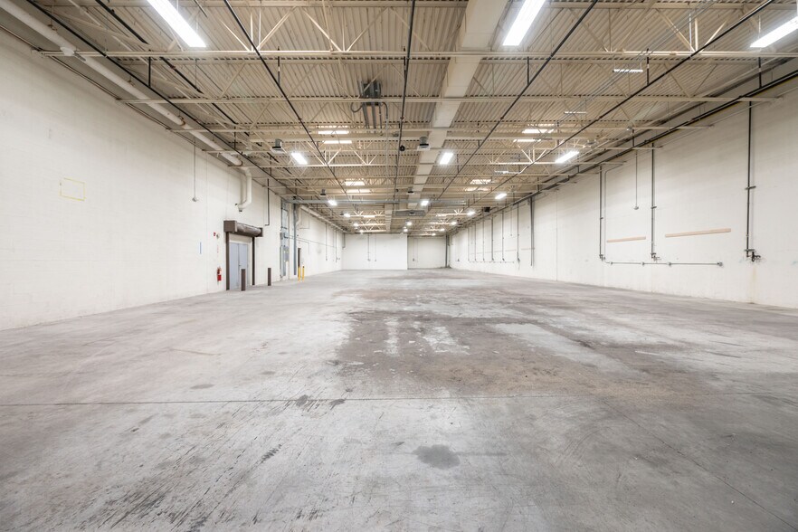 More Photos Of 10 Mile Hill Rd, Newtown Warehouse For Lease