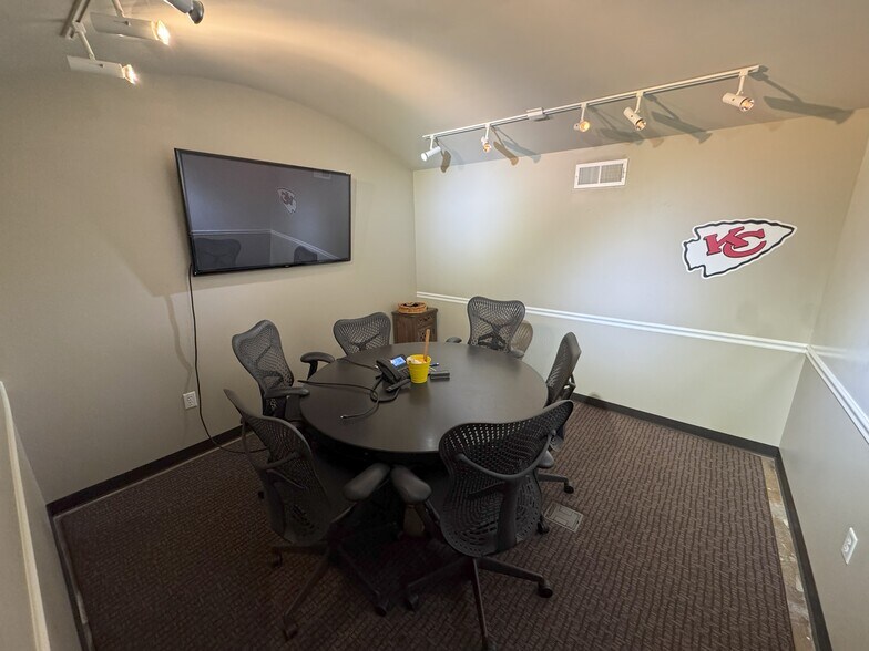 More Photos Of 1525-1527 Locust St, Kansas City General Retail For Lease