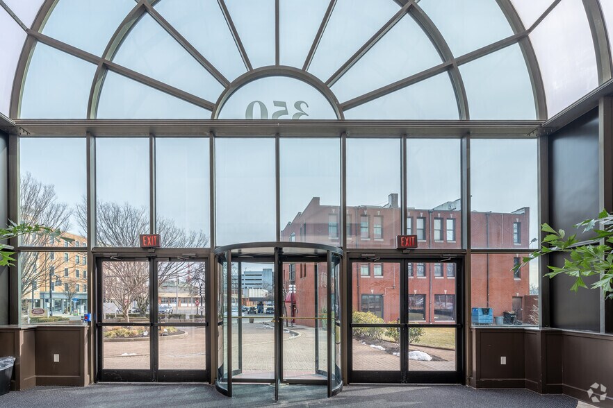 More Photos Of 350 Fairfield Ave, Bridgeport Office For Lease