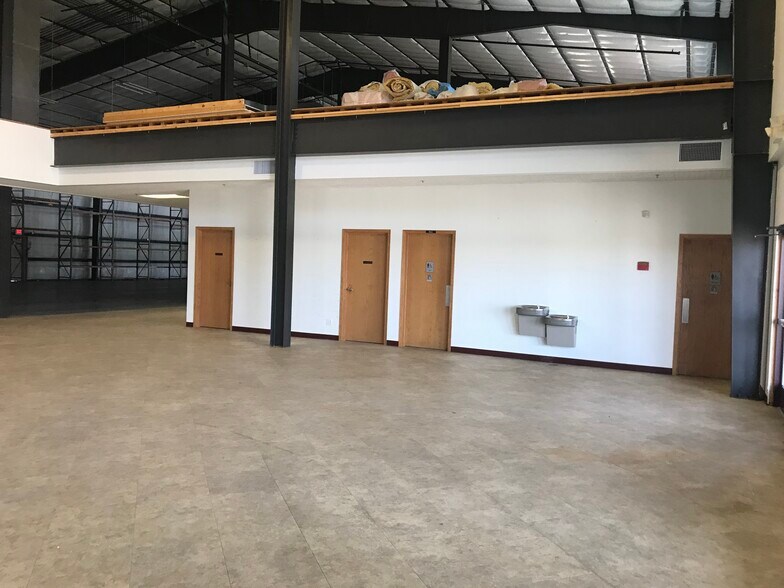 More Photos Of 209 County Road 156, Albany Showroom For Sale