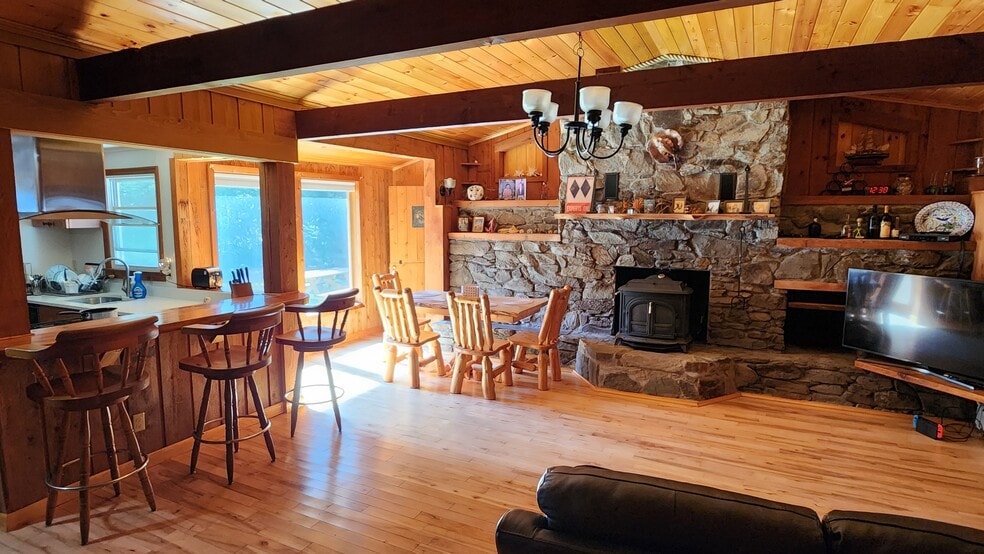 More Photos Of 5672 US Route 4, Killington Hotel For Sale