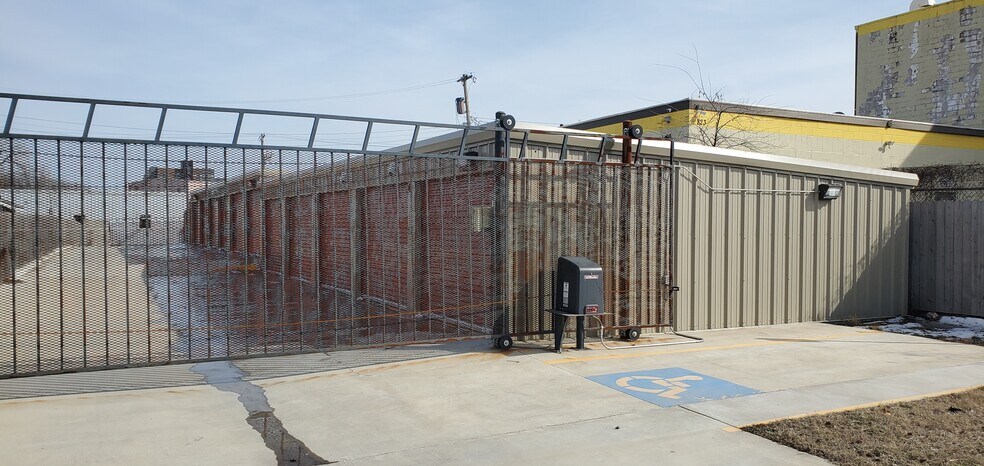 More Photos Of 819 S Xanthus Ave, Tulsa Self Storage For Sale