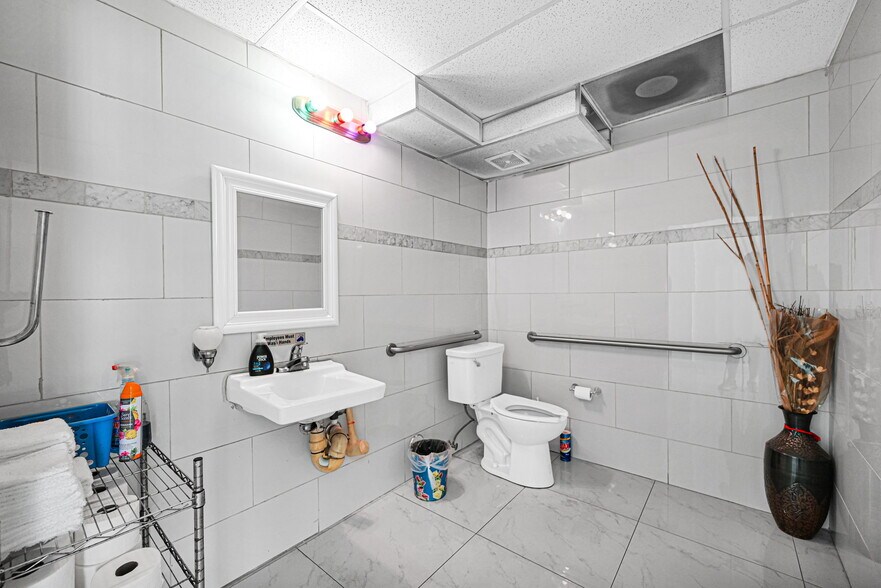 More Photos Of 2301 Wilton Dr, Wilton Manors Apartments For Sale