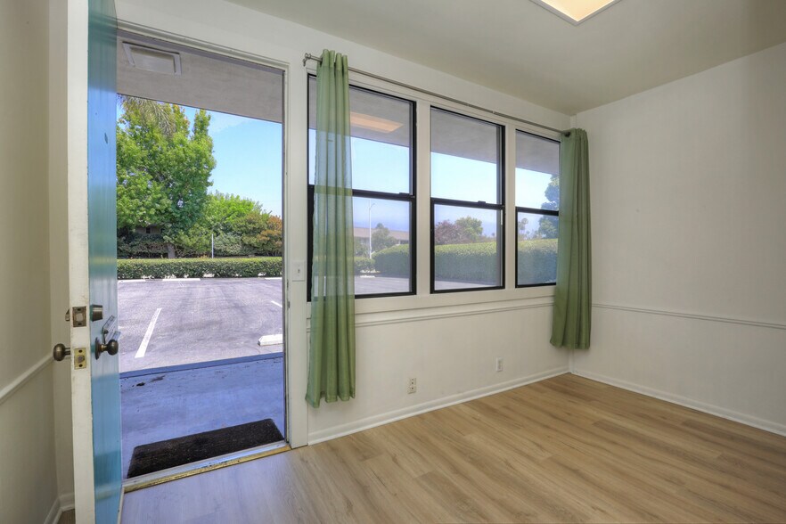 More Photos Of 5973 Encina Rd, Goleta Medical For Lease