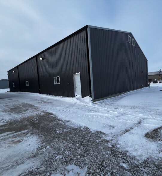 More Photos Of 187 2nd Avenue, Rosenort Warehouse For Sale