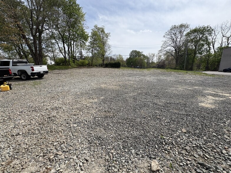 More Photos Of 35-39 Kiscona Rd, Mount Kisco Warehouse For Lease