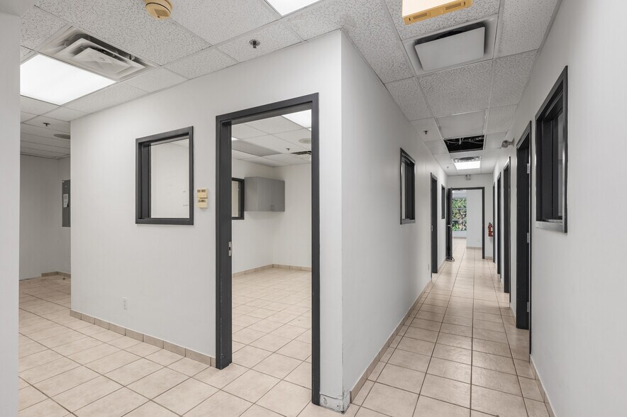 More Photos Of 3871 N Fraser Way, Burnaby Showroom For Lease