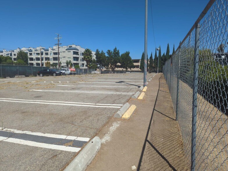 More Photos Of 14827 Ventura Blvd, Sherman Oaks Land For Lease