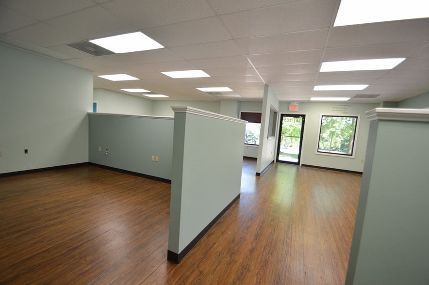More Photos Of 161 Prosperity Dr, Winchester Showroom For Lease