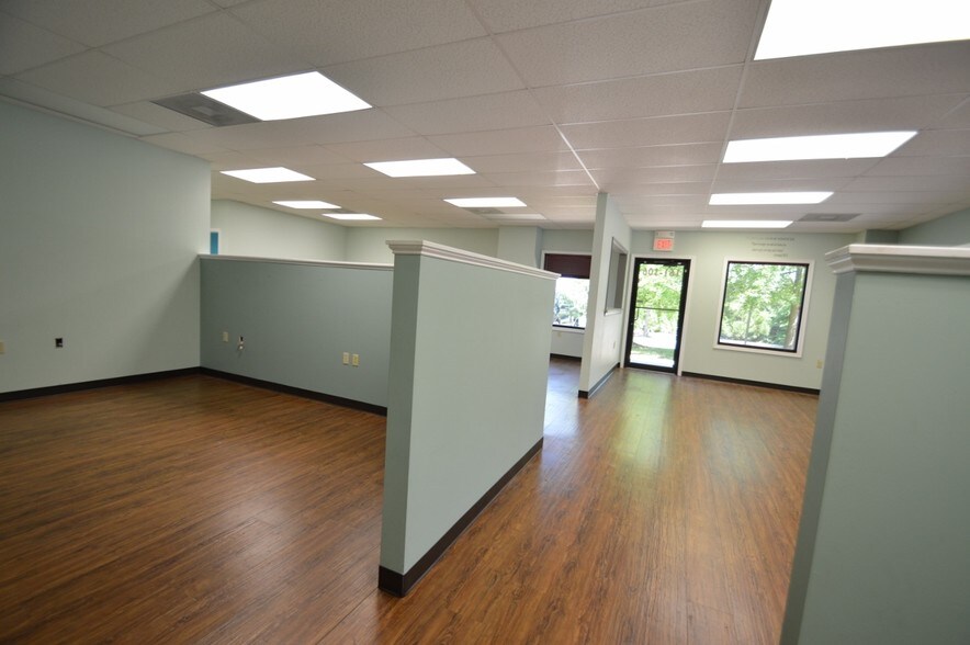 More Photos Of 161 Prosperity Dr, Winchester Showroom For Lease