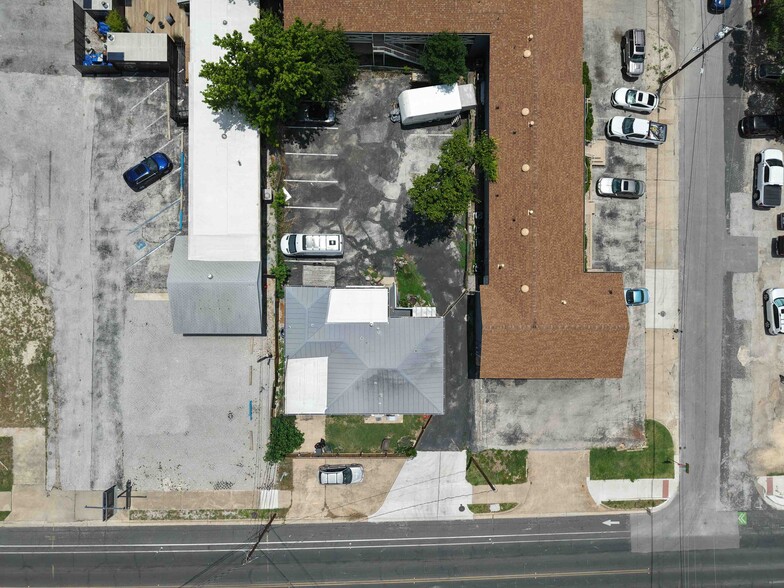 More Photos Of 1509 W North Loop Blvd, Austin General Retail For Sale