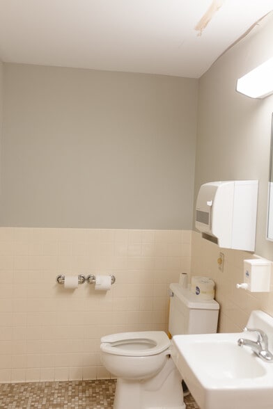 More Photos Of 4024 Washington Ave N, Minneapolis Warehouse For Lease