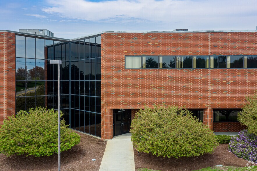 More Photos Of 355 Wood Rd, Braintree Flex For Lease