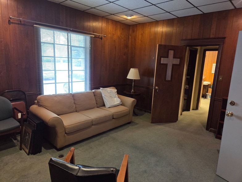 More Photos Of 33 Jefferson St, Garden City Religious Facility For Sale