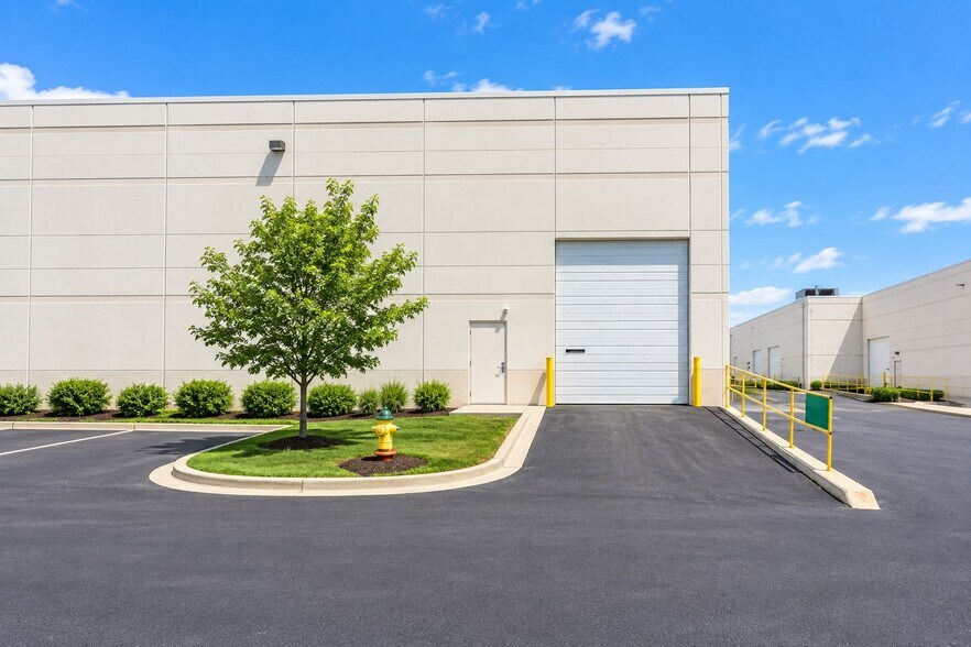 More Photos Of 475 Quadrangle Dr, Bolingbrook Warehouse For Lease