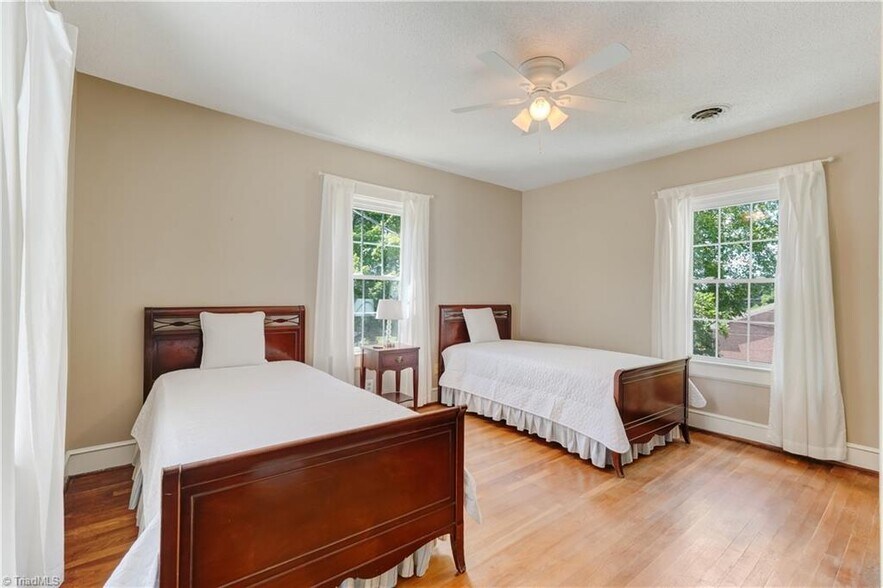 More Photos Of 17 E Main St, Thomasville Storefront Retail Office For Sale