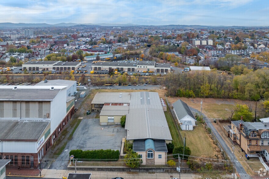 More Photos Of 500 N 8th St, Reading Warehouse For Lease