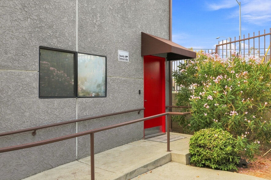 More Photos Of 1063 Colorado Blvd, Eagle Rock Medical For Sale