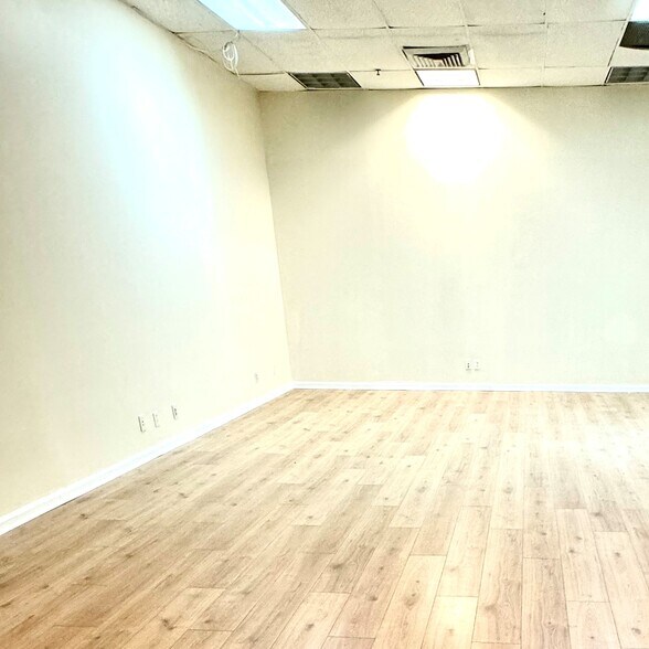 More Photos Of 3906 Main St, Flushing Storefront Retail Office For Lease