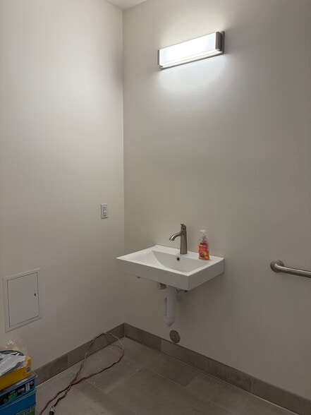 More Photos Of 2799 24th St, San Francisco Storefront For Lease