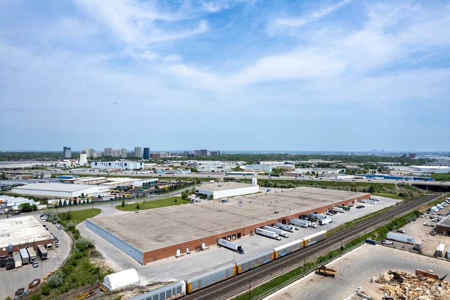 More Photos Of 155-161 Orenda Rd, Brampton Warehouse For Lease