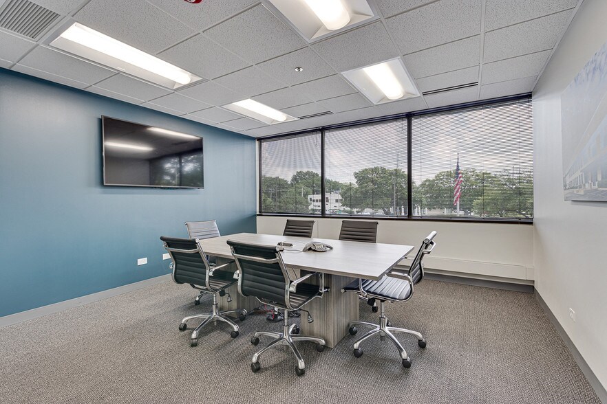 More Photos Of 1 S 450 Summit Ave, Oakbrook Terrace Office For Sale