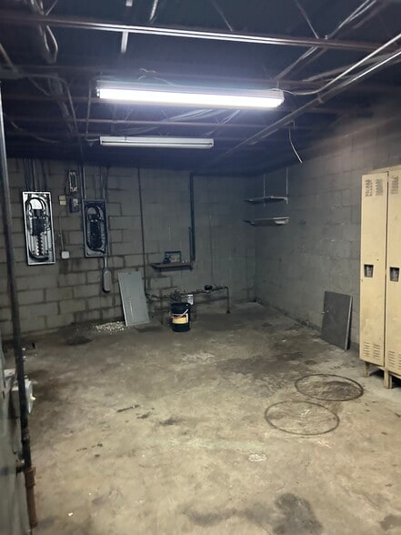 More Photos Of 2500 Spring Grove Ave, Cincinnati Warehouse For Sale