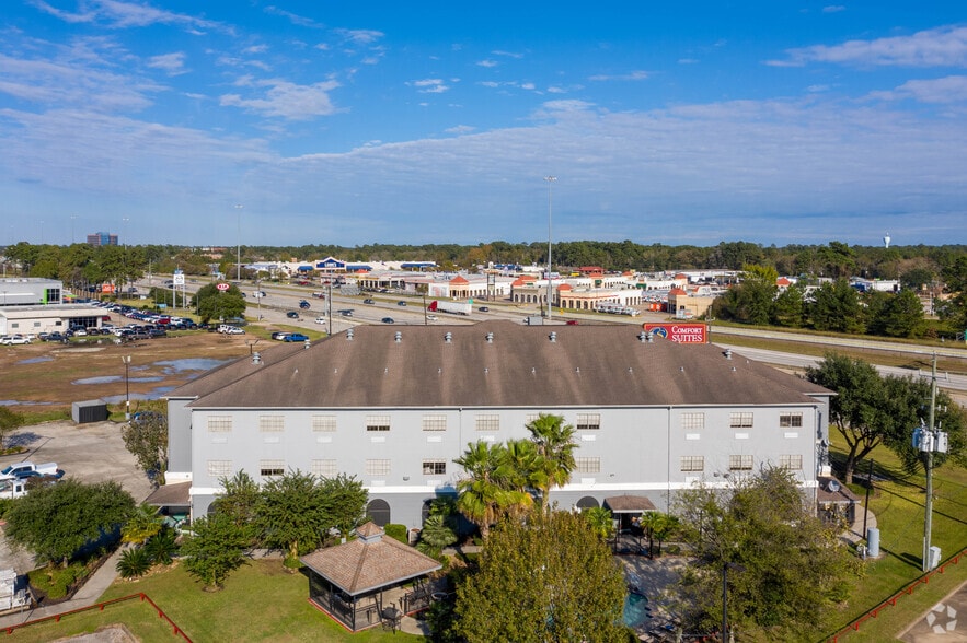 More Photos Of 22223 Highway 59 N, Humble Hotel For Sale