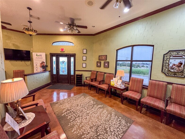 More Photos Of 1700 Gallagher Dr, Sherman Medical For Sale