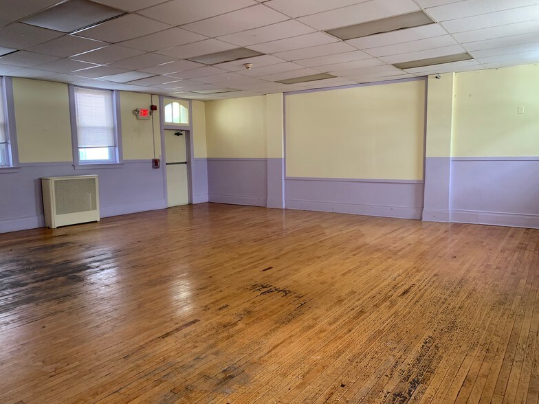 More Photos Of 238 Berkeley Ave, Newark Daycare Center For Sale