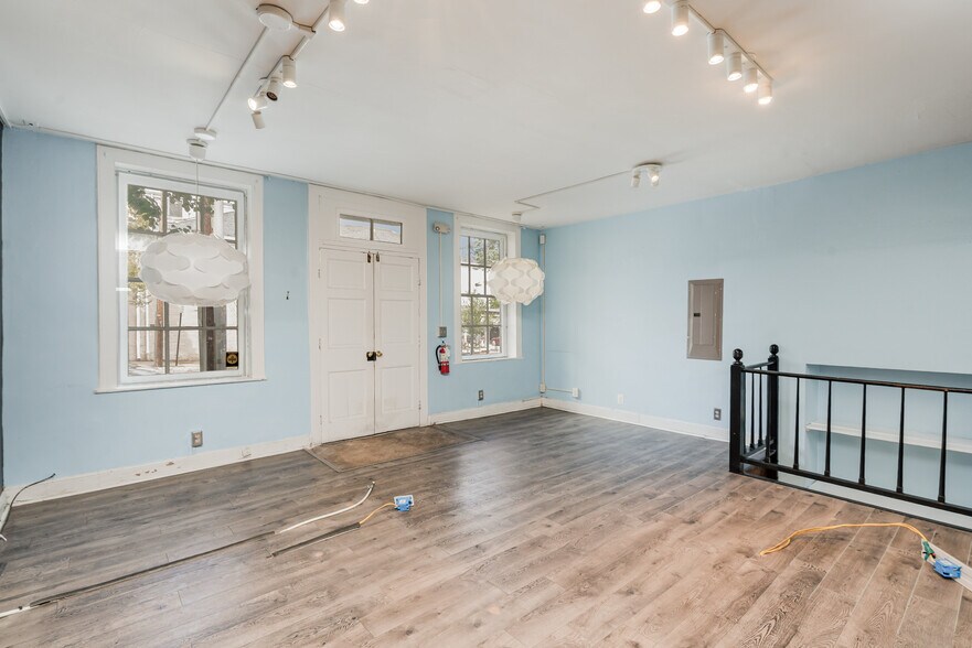 More Photos Of 826 Caroline St, Fredericksburg Storefront Retail Office For Lease
