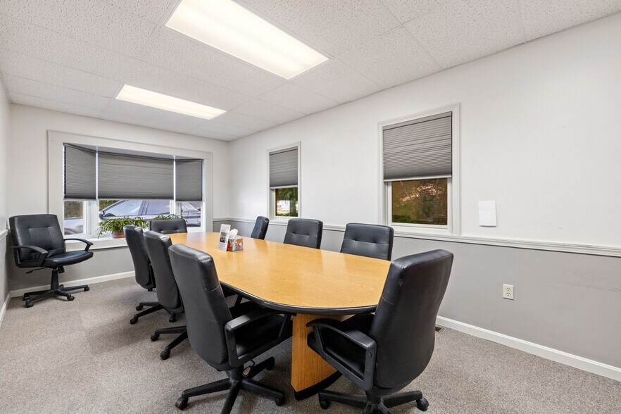 More Photos Of 214 Lake St, Bristol Office For Sale