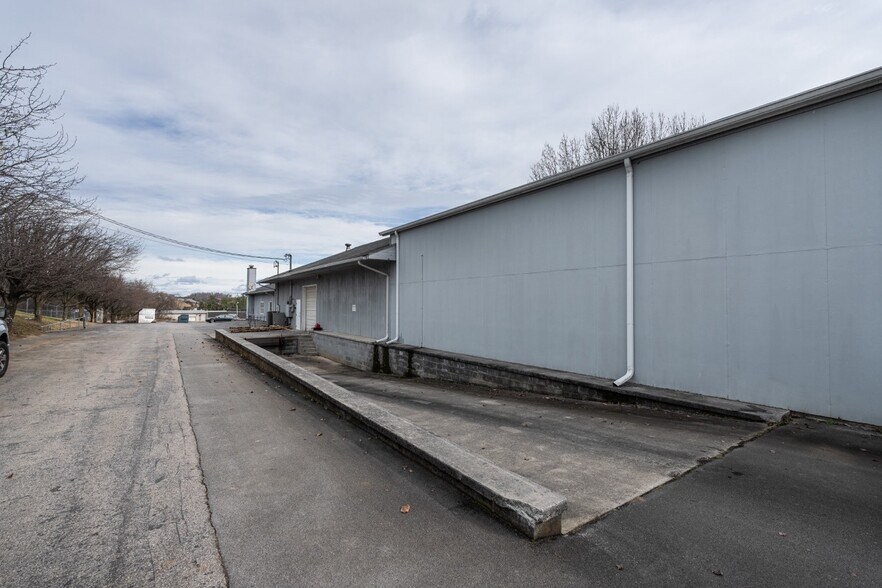 More Photos Of 4521 Bristol Hwy, Johnson City Refrigeration Cold Storage For Sale