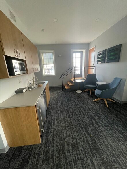 More Photos Of 42 Bank St, New London Storefront Retail Office For Lease