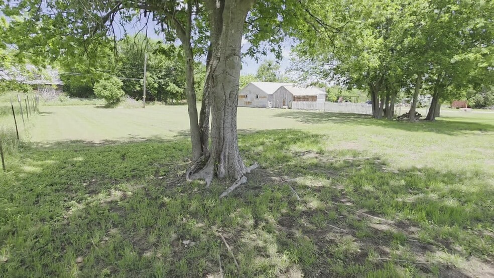 Primary Photo Of 110 County Road 421, Thorndale Storefront Retail Office For Sale