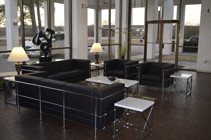 More Photos Of 1301 4th St, Hartsville Hotel For Sale